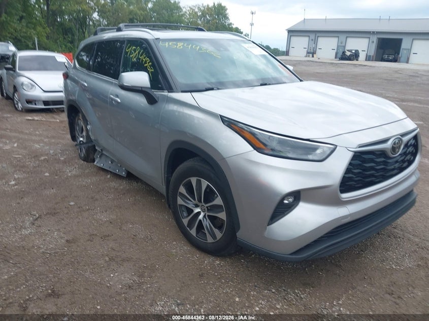 2022 TOYOTA HIGHLANDER XLE | 5TDGZRBH4NS228504 | UPCARS