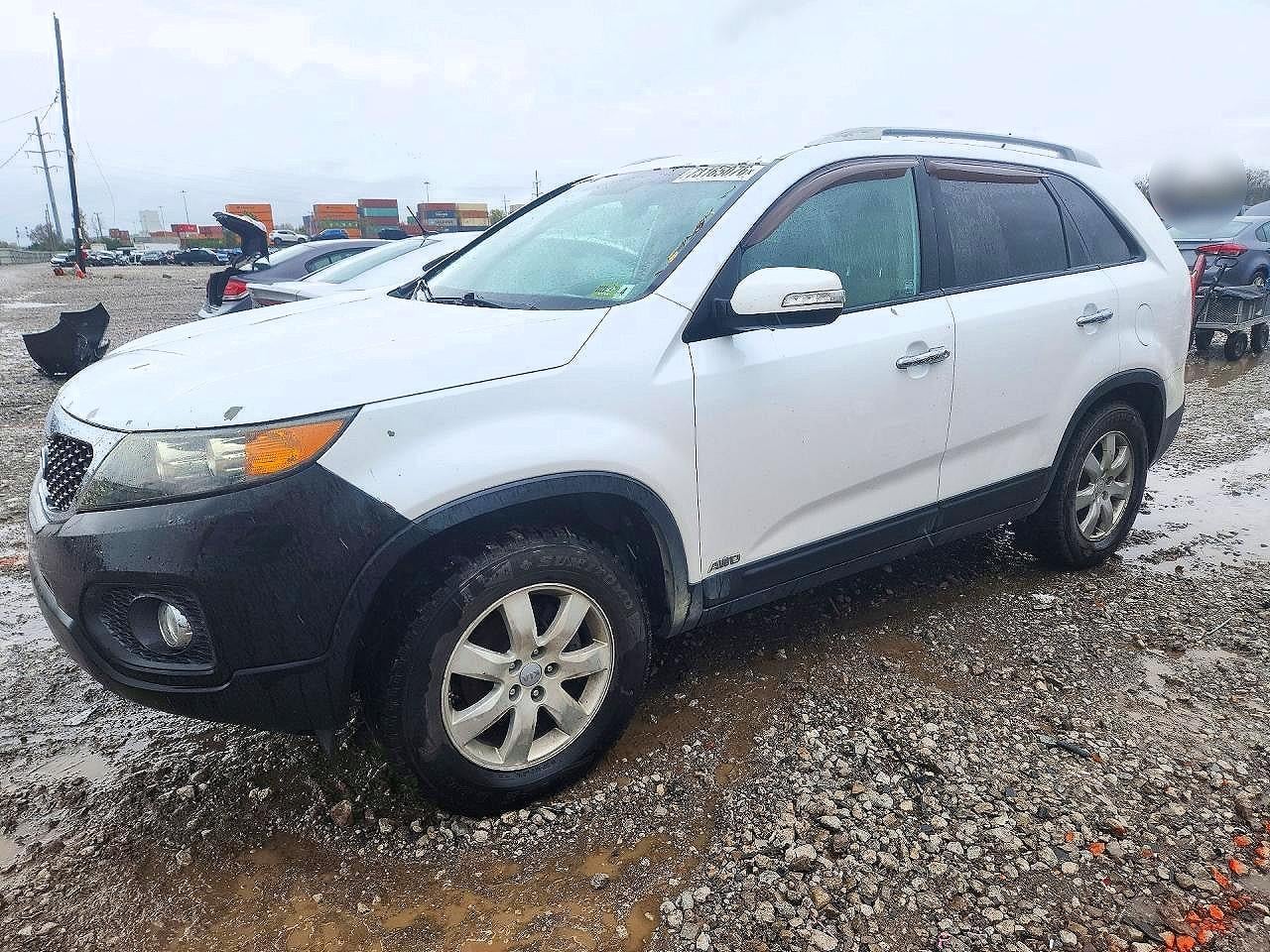 2011 KIA SORENTO LX | 5XYKTCA12BG133462 | UPCARS