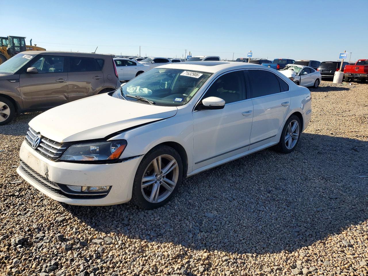 2015 VOLKSWAGEN PASSAT SE | 1VWBV7A31FC050955 | UPCARS