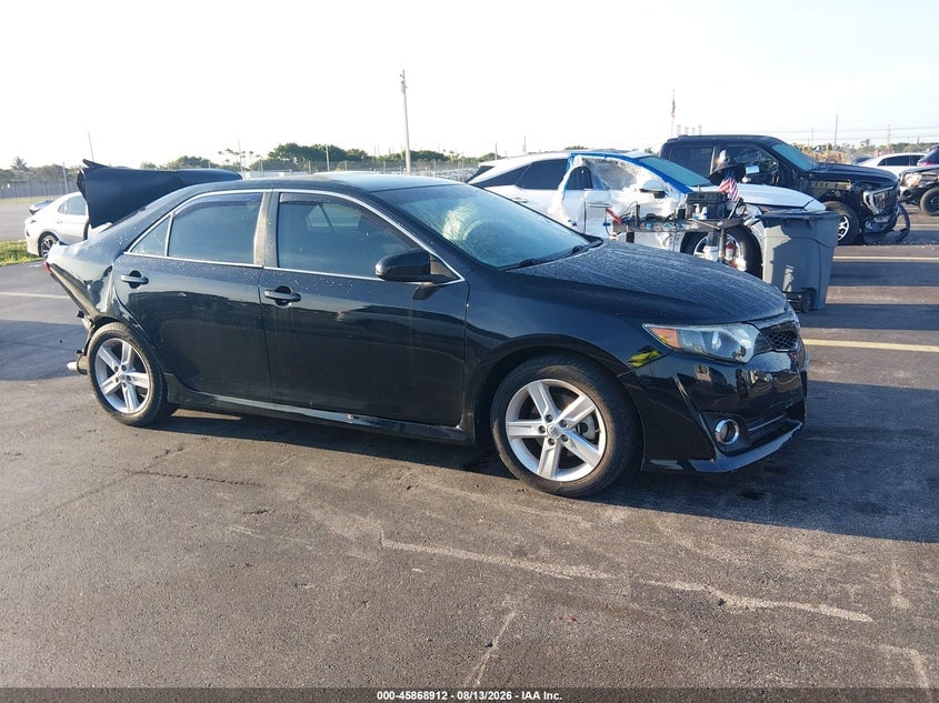 2014 TOYOTA CAMRY SE | 4T1BF1FK2EU744197 | UPCARS