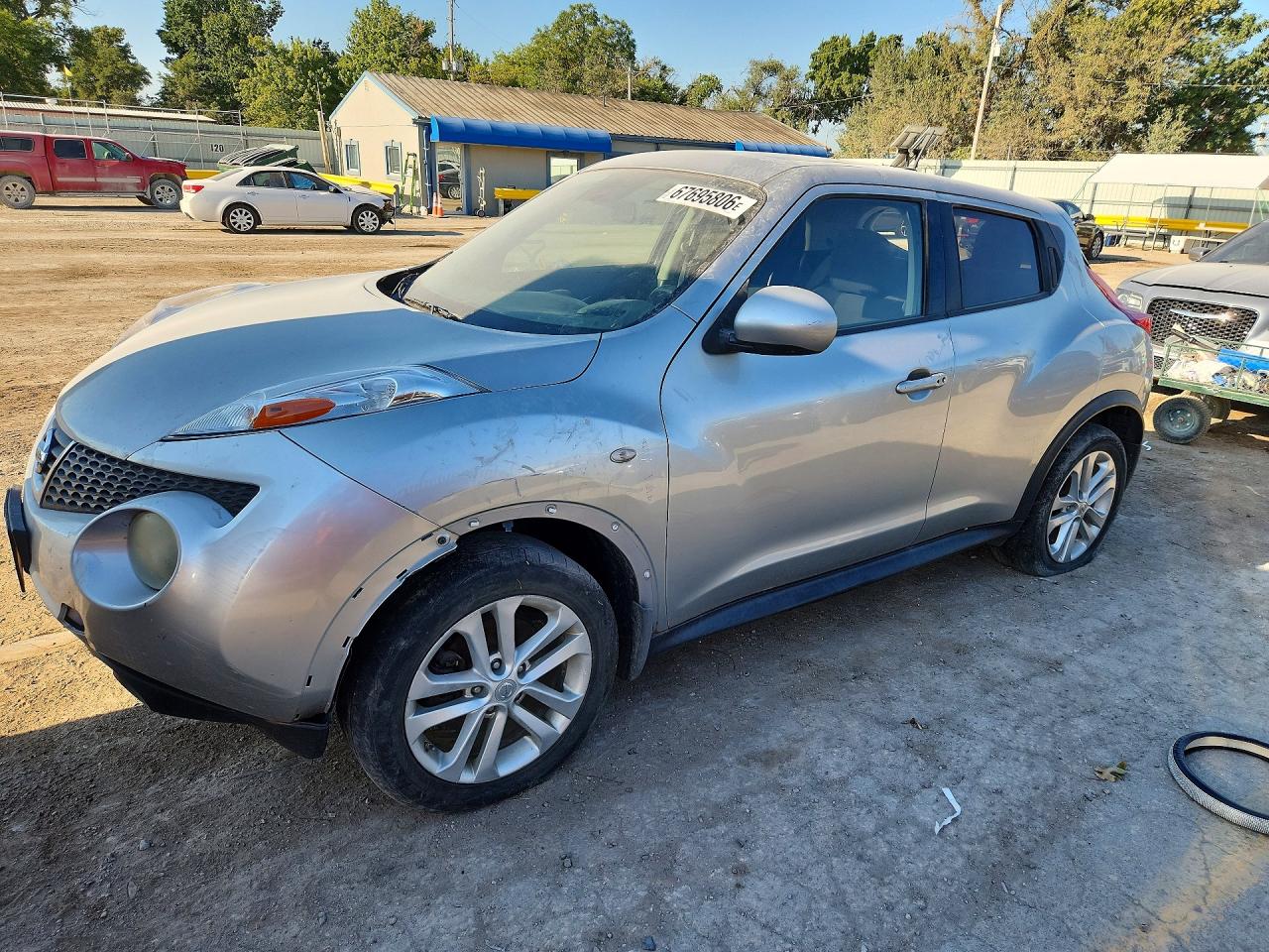 2011 NISSAN JUKE S | JN8AF5MV5BT009823 | UPCARS