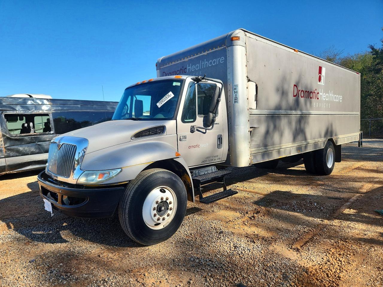 2004 INTERNATIONAL 4000 SERIE BOX TRUCK | 1HTMMAAM44H593479 | UPCARS
