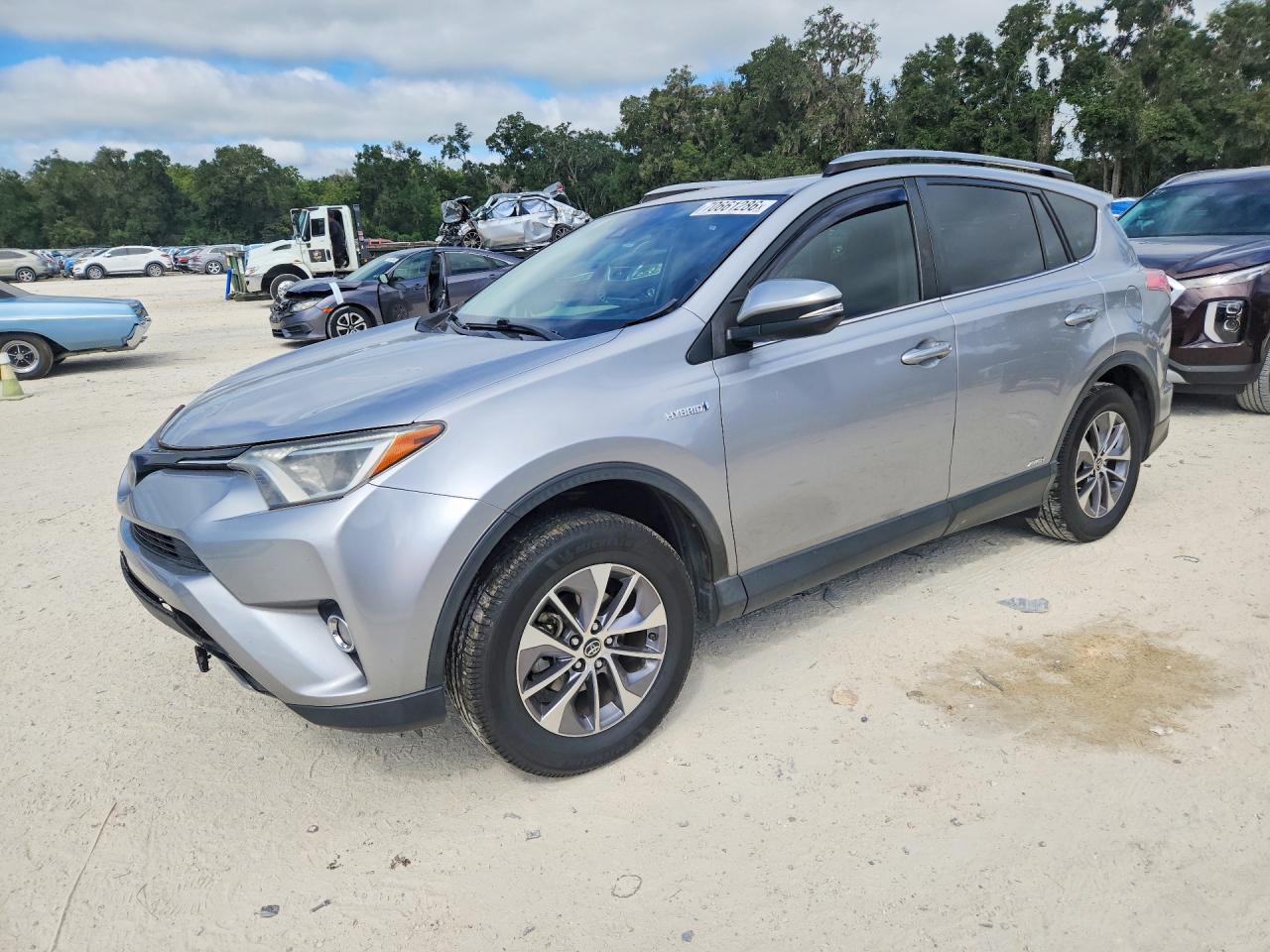 2018 TOYOTA RAV4 XLE | JTMRJREV4JD185192 | UPCARS