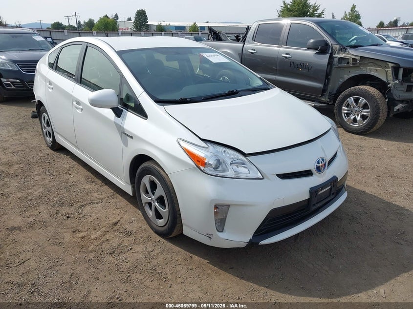 2015 TOYOTA PRIUS TWO | JTDKN3DU4F1975967 | UPCARS