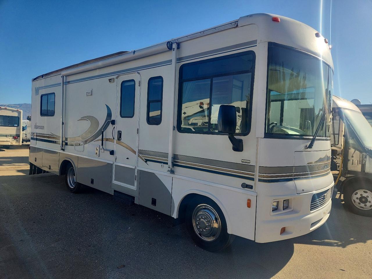 2004 WINNEBAGO ALL OTHE RV | 5B4KP57G733372920 | UPCARS