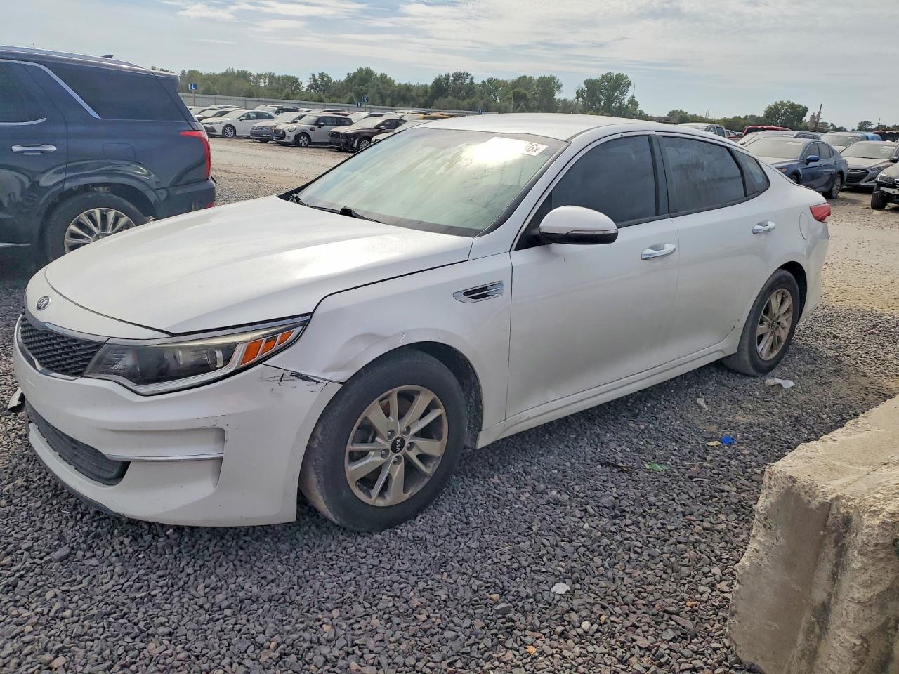 2018 KIA OPTIMA LX | 5XXGT4L30JG235372 | UPCARS