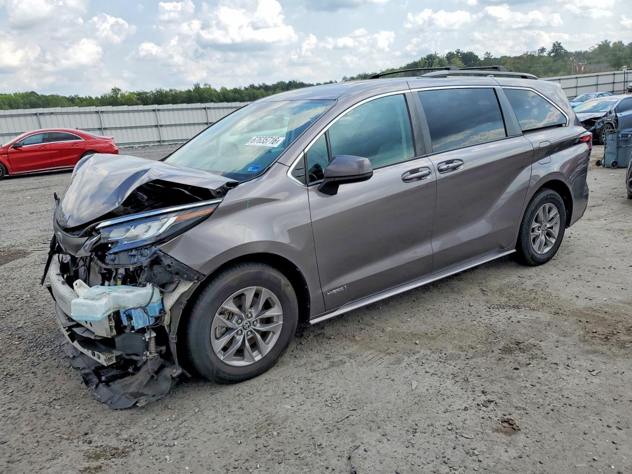 2021 TOYOTA SIENNA LE | 5TDKRKEC2MS057042 | UPCARS
