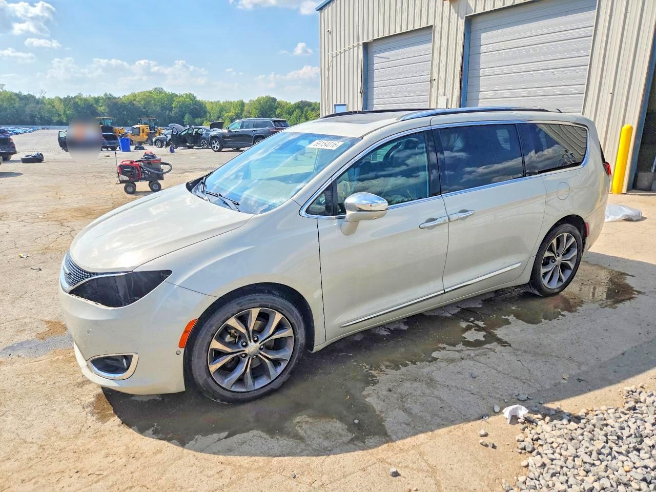 2017 CHRYSLER PACIFICA LIMITED | 2C4RC1GG2HR705634 | UPCARS