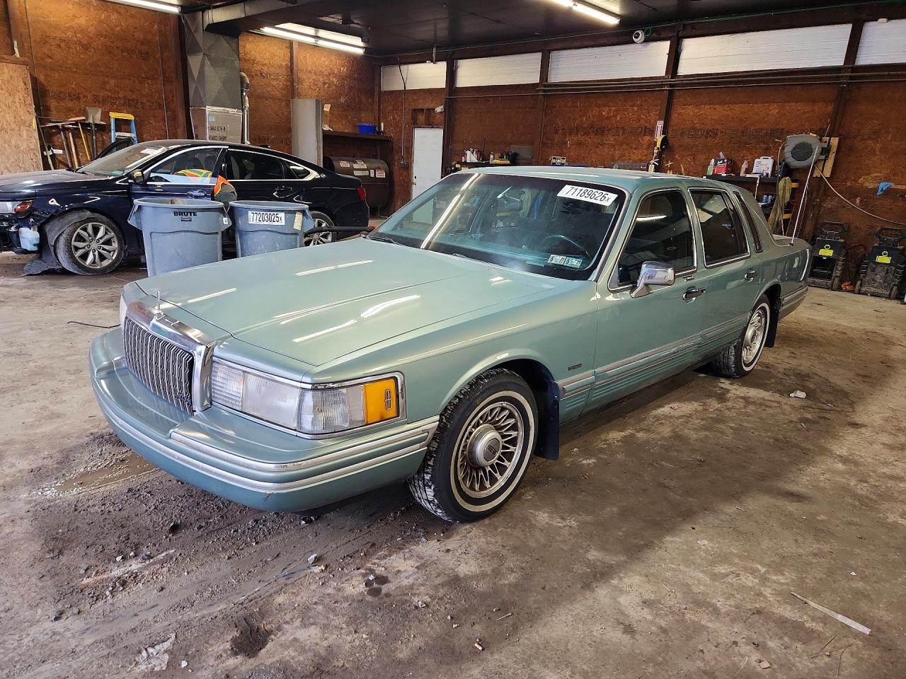 1994 LINCOLN TOWNCAR SIGNATURE | 1LNLM82W1RY647390 | UPCARS