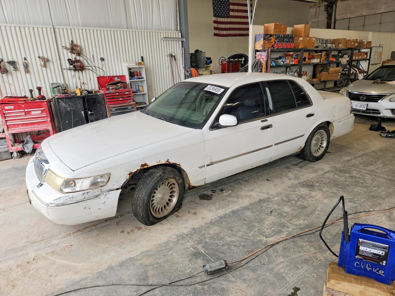 2000 MERCURY GRMARQUIS LS | 2MEFM75WXYX713228 | UPCARS