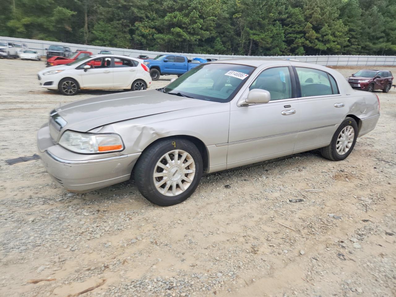 2007 LINCOLN TOWNCAR SIGNATURE | 1LNHM81W07Y631640 | UPCARS