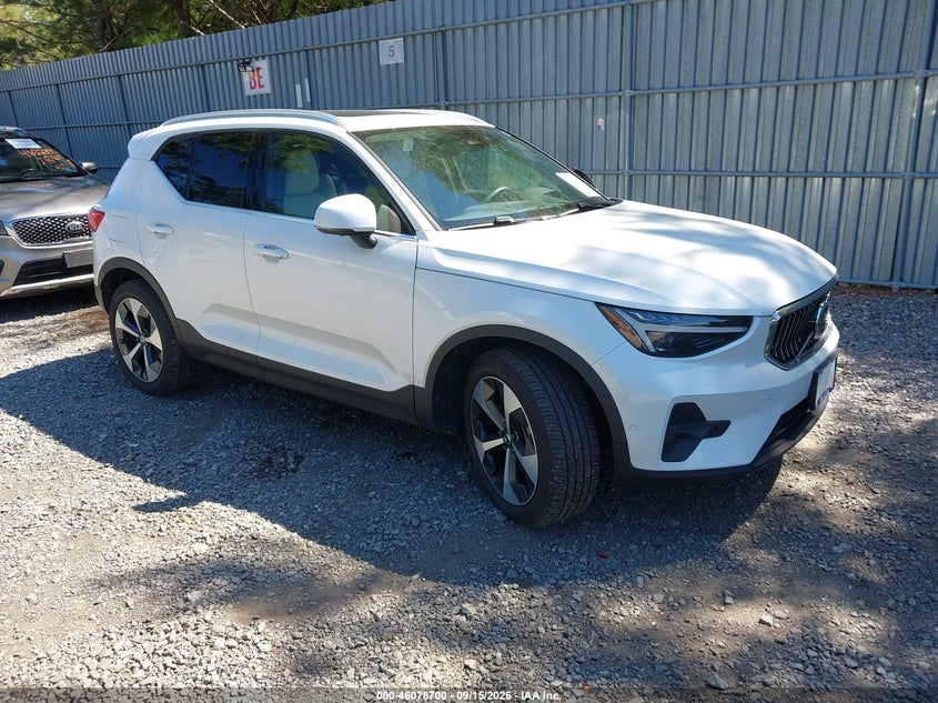 2025 VOLVO XC40 B5 PLUS BRIGHT THEME | YV4L12UEXS2603814 | UPCARS