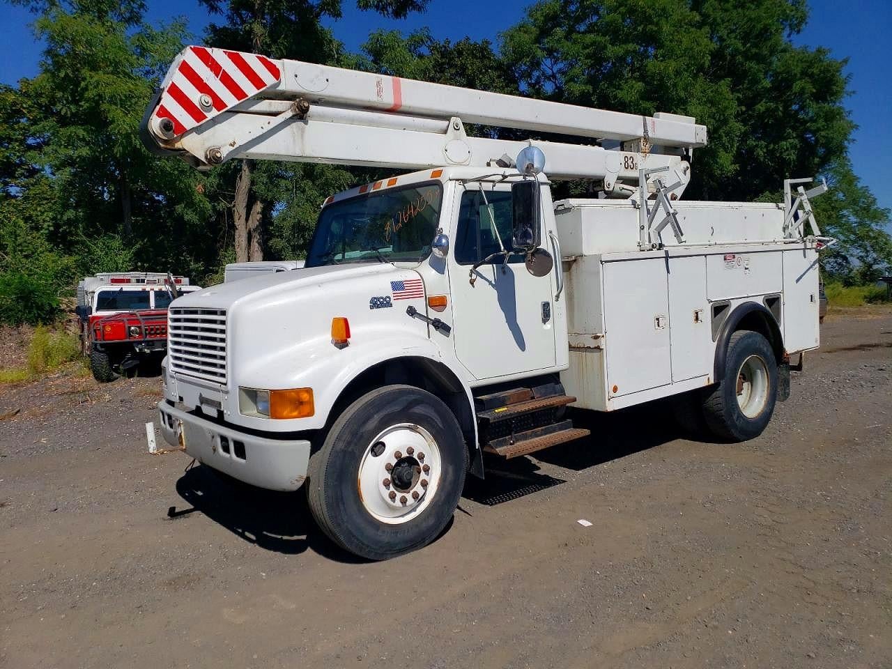 2001 INTERNATIONAL 4700 BUCKET TRUCK | 1HTSCAAN91H268826 | UPCARS