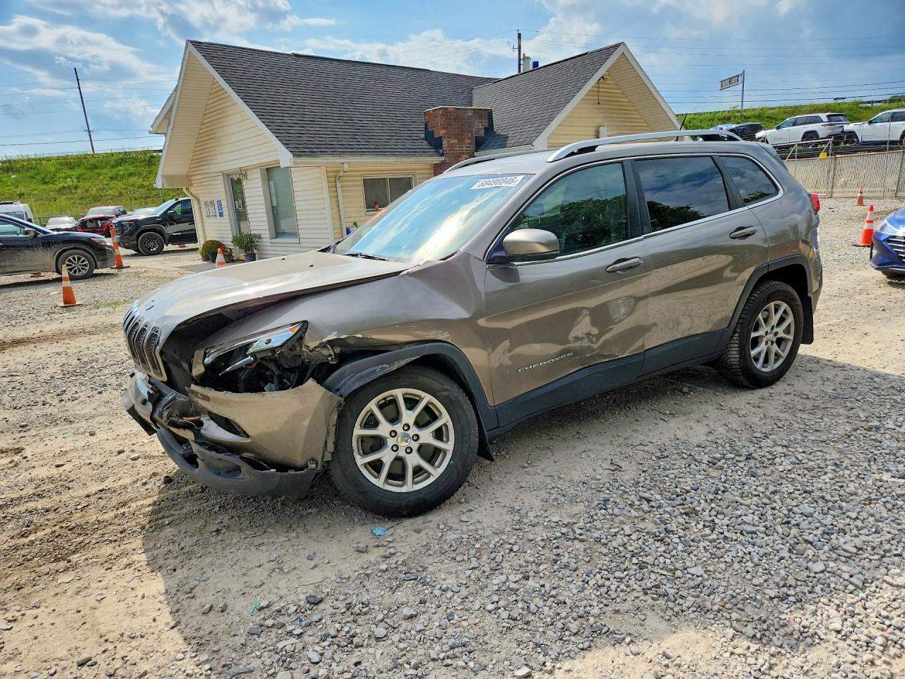 2017 JEEP CHEROKEE LATITUDE | 1C4PJMCS2HW600639 | UPCARS