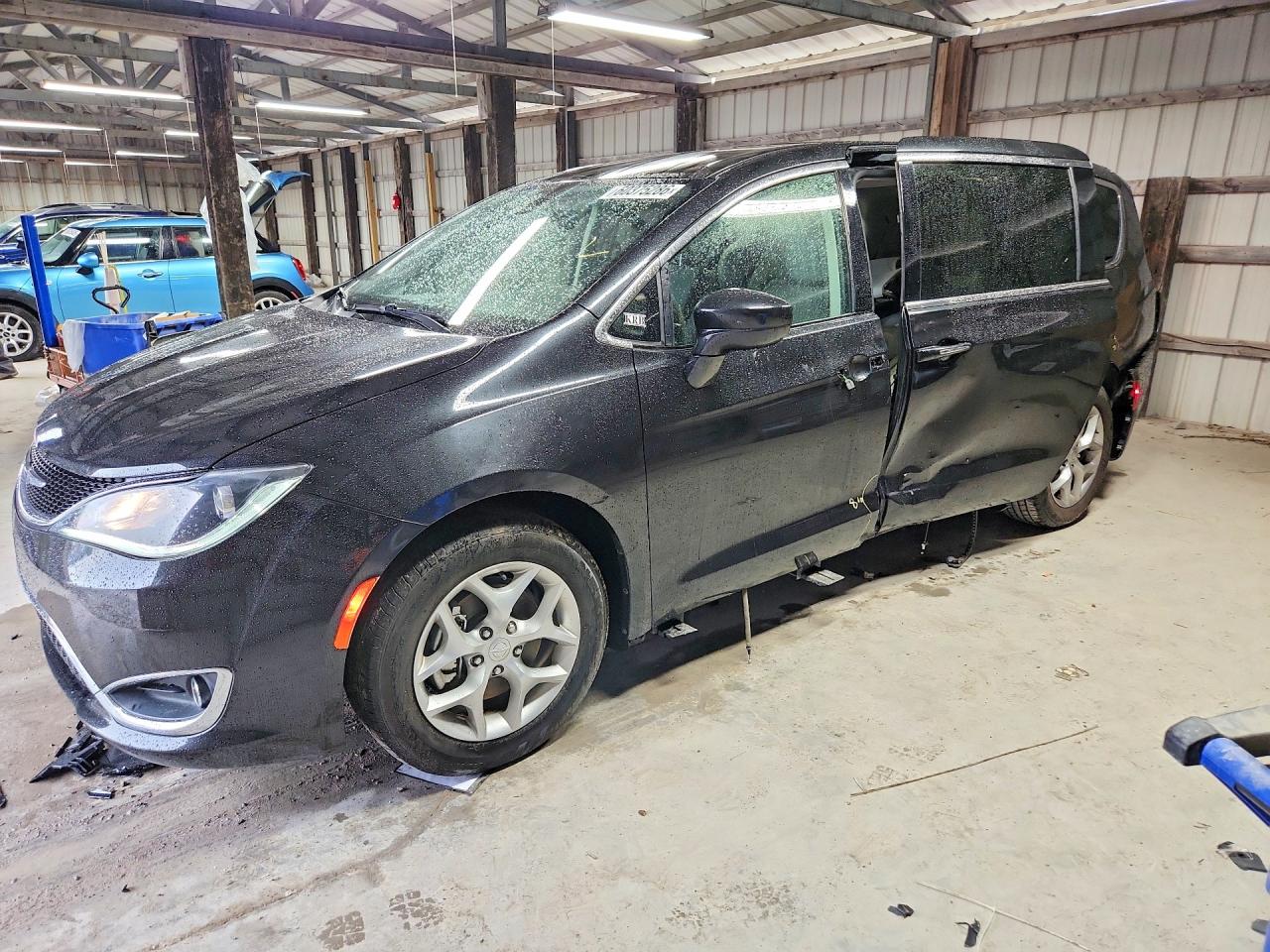 2019 CHRYSLER PACIFICA TOURING PLUS | 2C4RC1FG2KR577372 | UPCARS