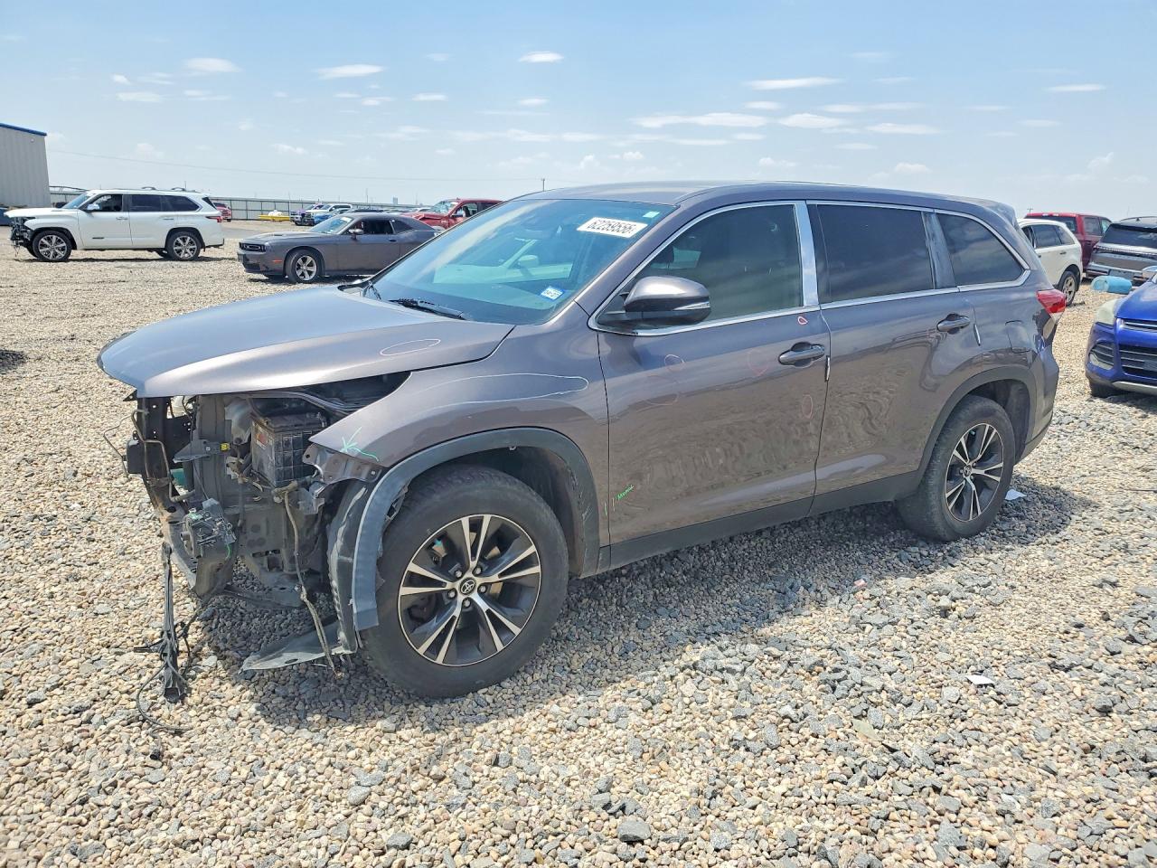 2019 TOYOTA HIGHLANDER LE | 5TDZARFH7KS047306 | UPCARS