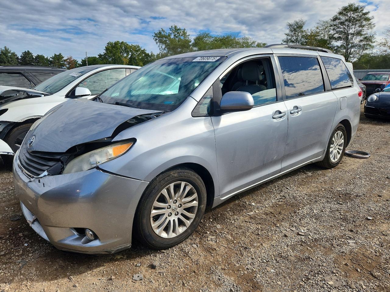 2011 TOYOTA SIENNA XLE 8-PASSENGER | 5TDYK3DC7BS053233 | UPCARS