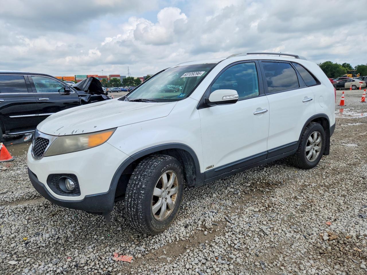 2011 KIA SORENTO LX | 5XYKTDA17BG153079 | UPCARS