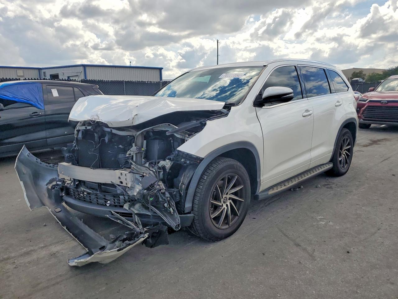 2015 TOYOTA HIGHLANDER XLE | 5TDKKRFH6FS079622 | UPCARS