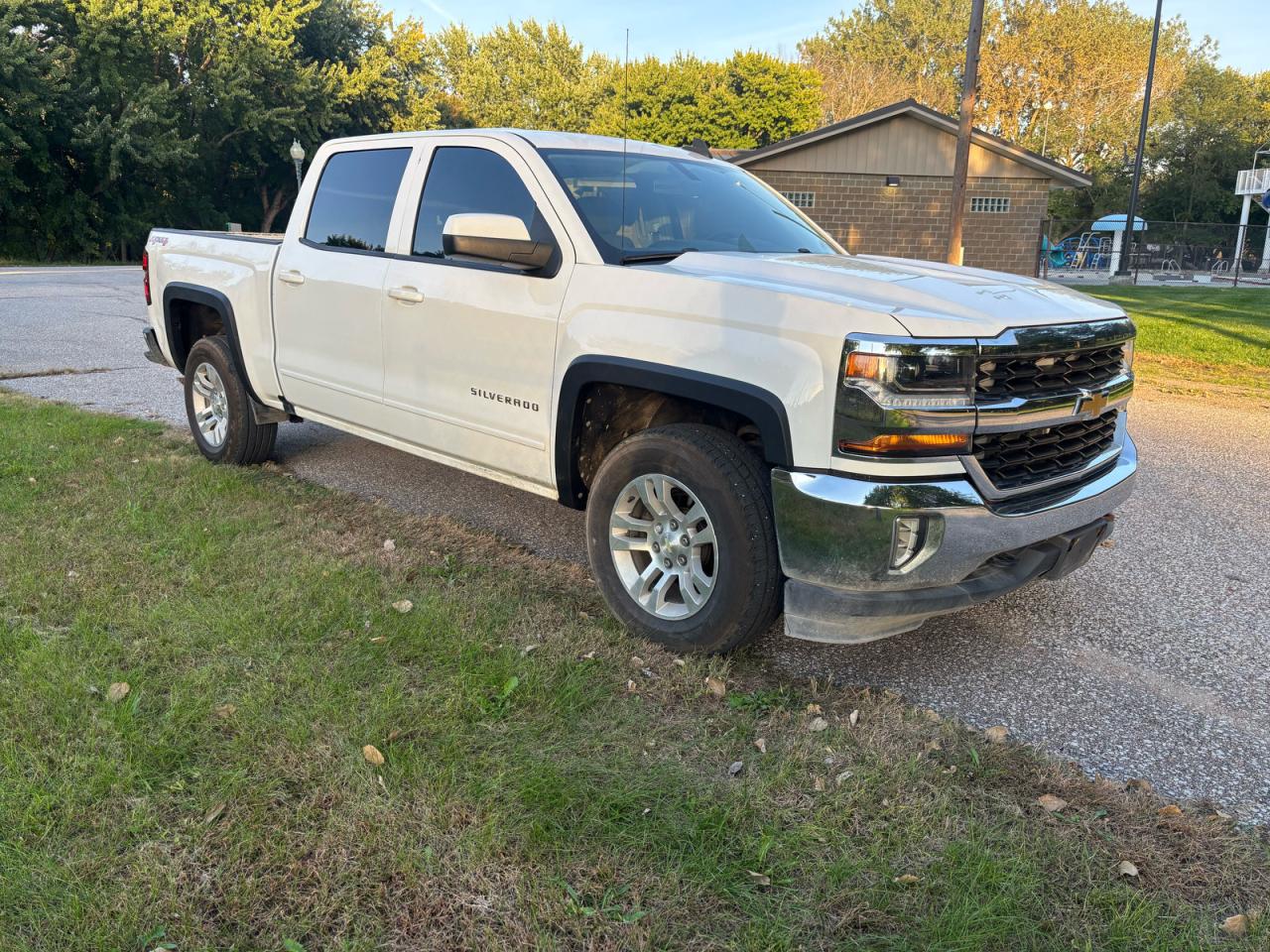 2016 CHEVROLET SILVERADO K1500 LT | 3GCUKREC4GG332161 | UPCARS
