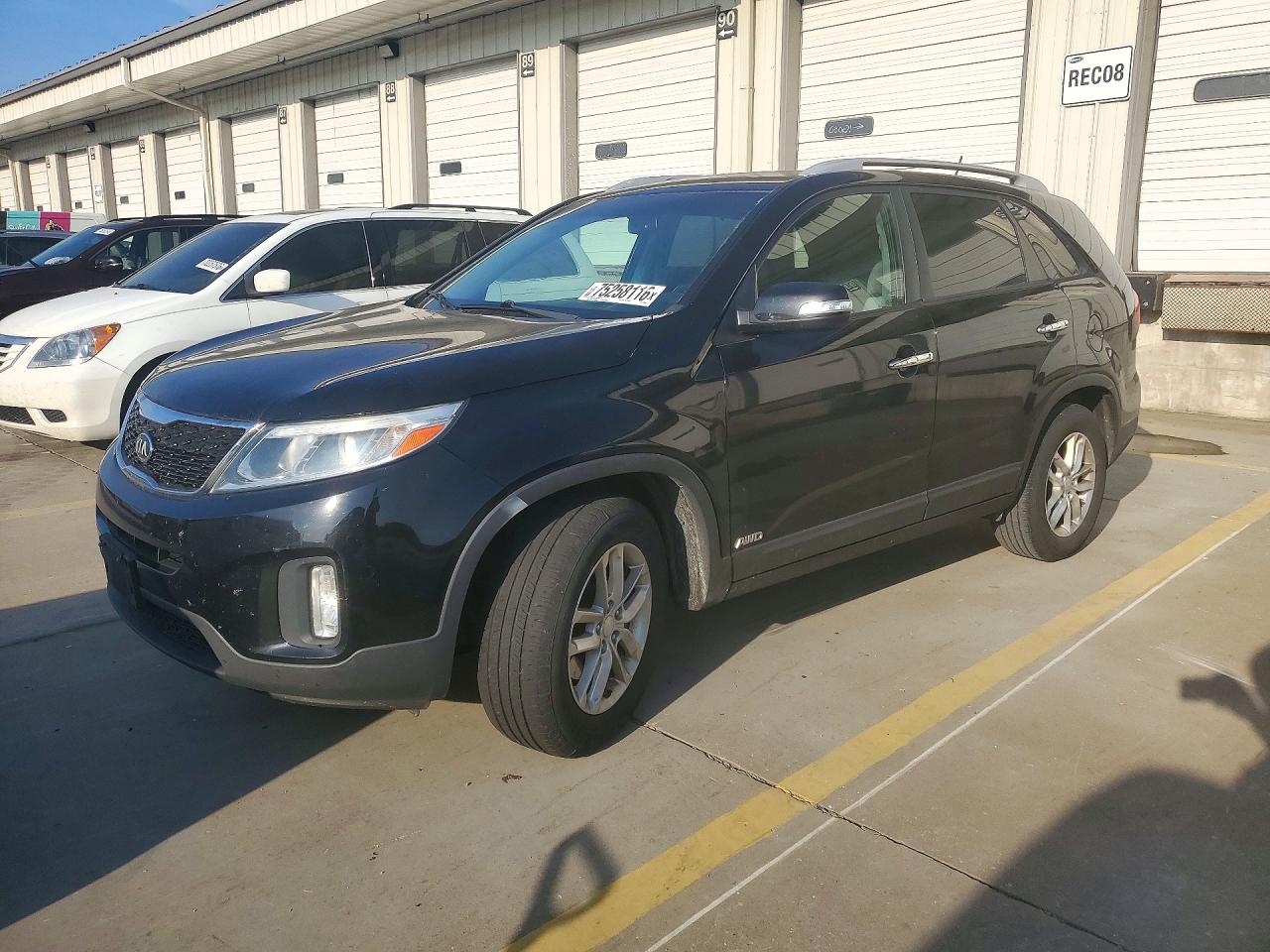 2015 KIA SORENTO LX | 5XYKTDA64FG568183 | UPCARS