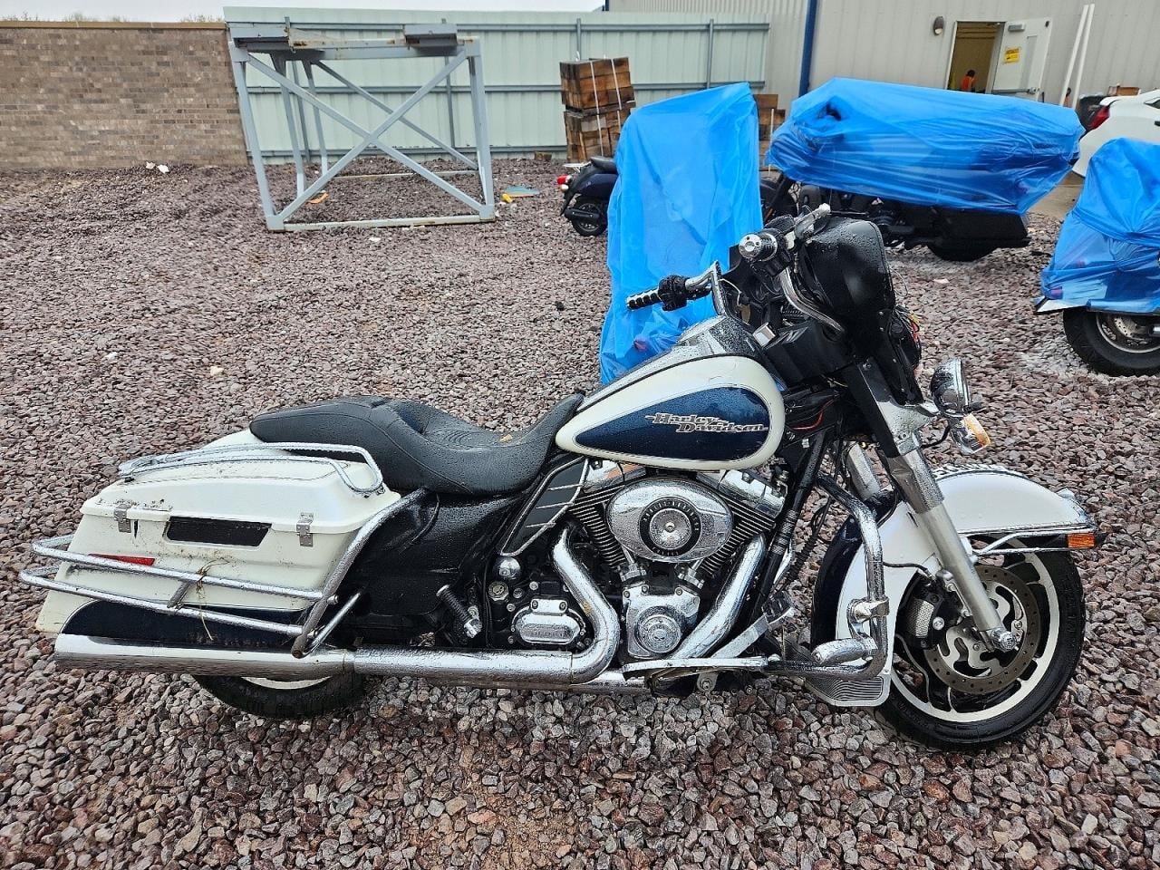 2011 HARLEY-DAVIDSON FL | 1HD1FMM14BB631840 | UPCARS