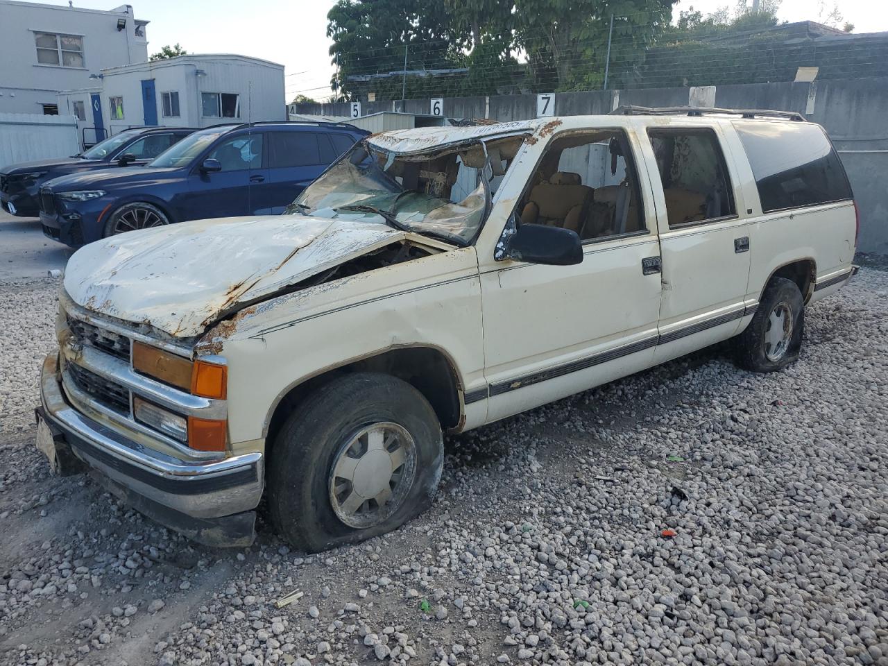 1997 CHEVROLET SUBURBAN C1500 | 1GNEC16R0VJ393502 | UPCARS