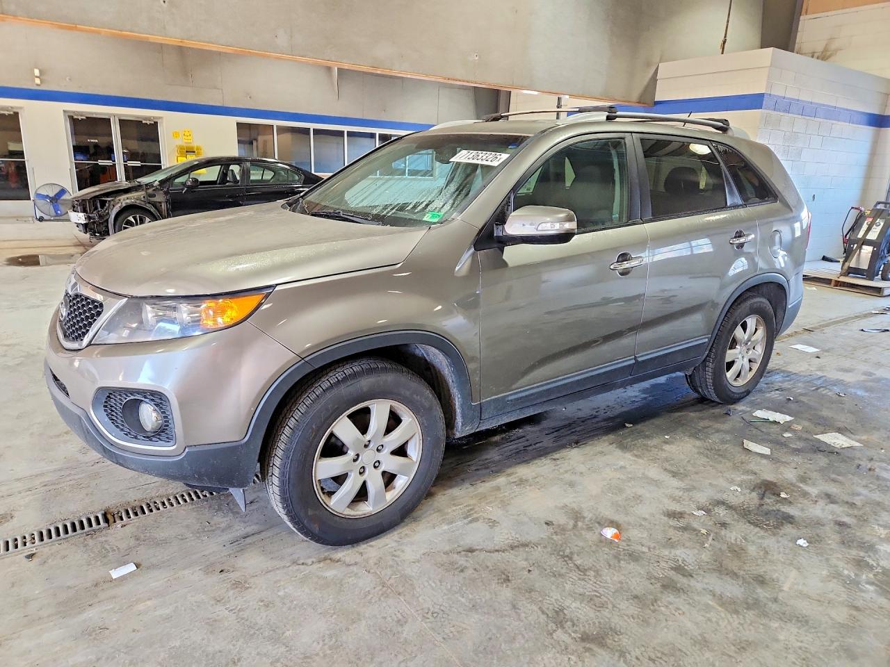 2011 KIA SORENTO LX | 5XYKT3A12BG185979 | UPCARS