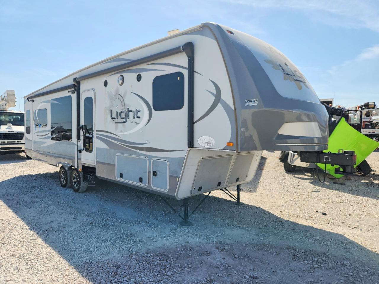 2015 OPEN RANGE TRAVEL TRA HIGHLAND RIDGE  LIGHT CAMPER | 58TFX3523F2019443 | UPCARS