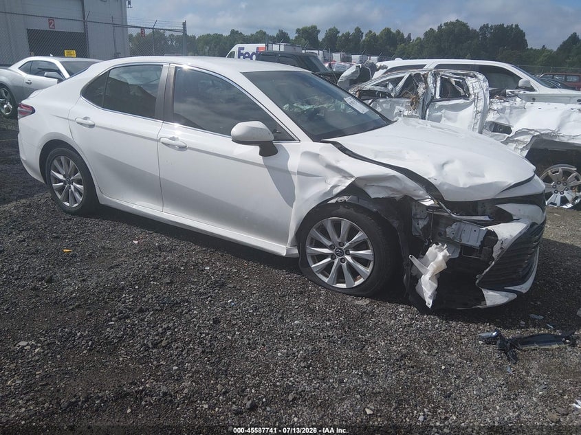 2018 TOYOTA CAMRY LE | 4T1B11HK2JU647877 | UPCARS