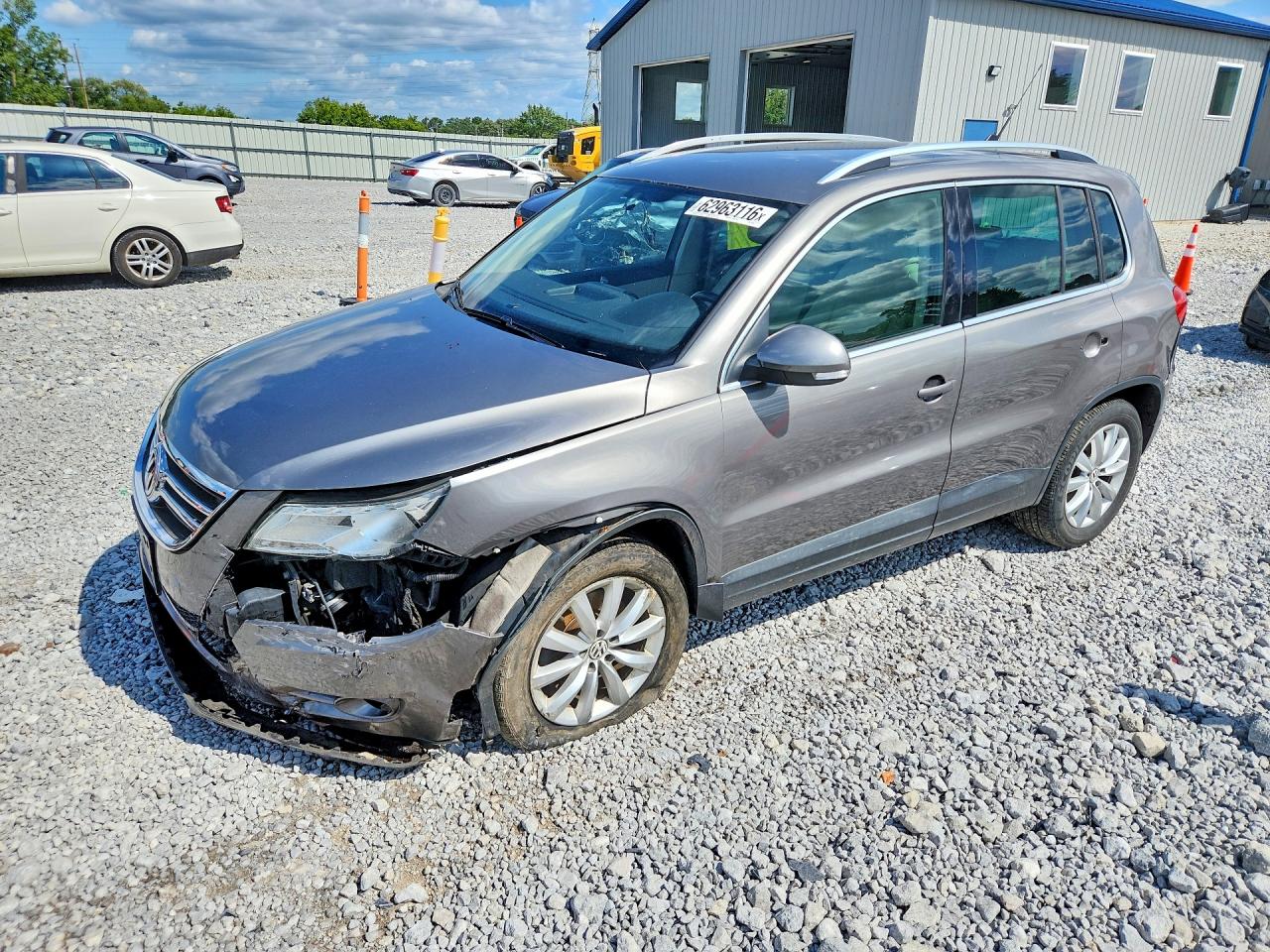 2011 VOLKSWAGEN TIGUAN S | WVGBV7AX3BW521563 | UPCARS