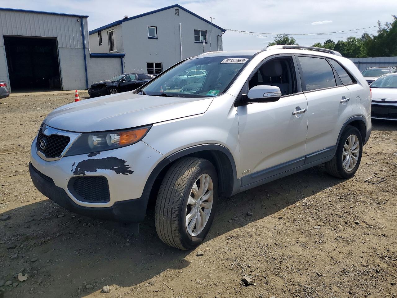 2011 KIA SORENTO LX | 5XYKTDA28BG047670 | UPCARS