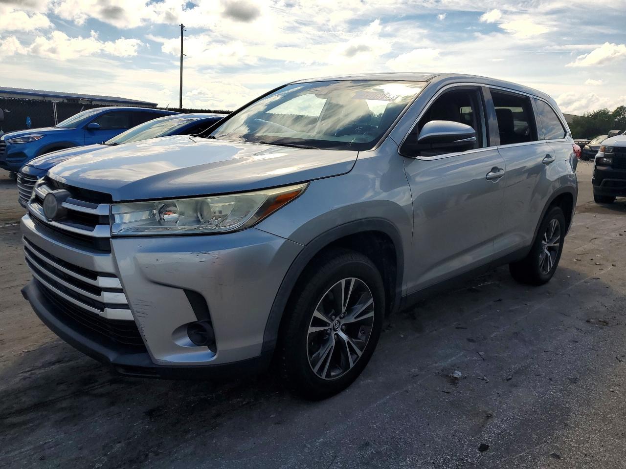 2019 TOYOTA HIGHLANDER LE | 5TDZARFH7KS055020 | UPCARS