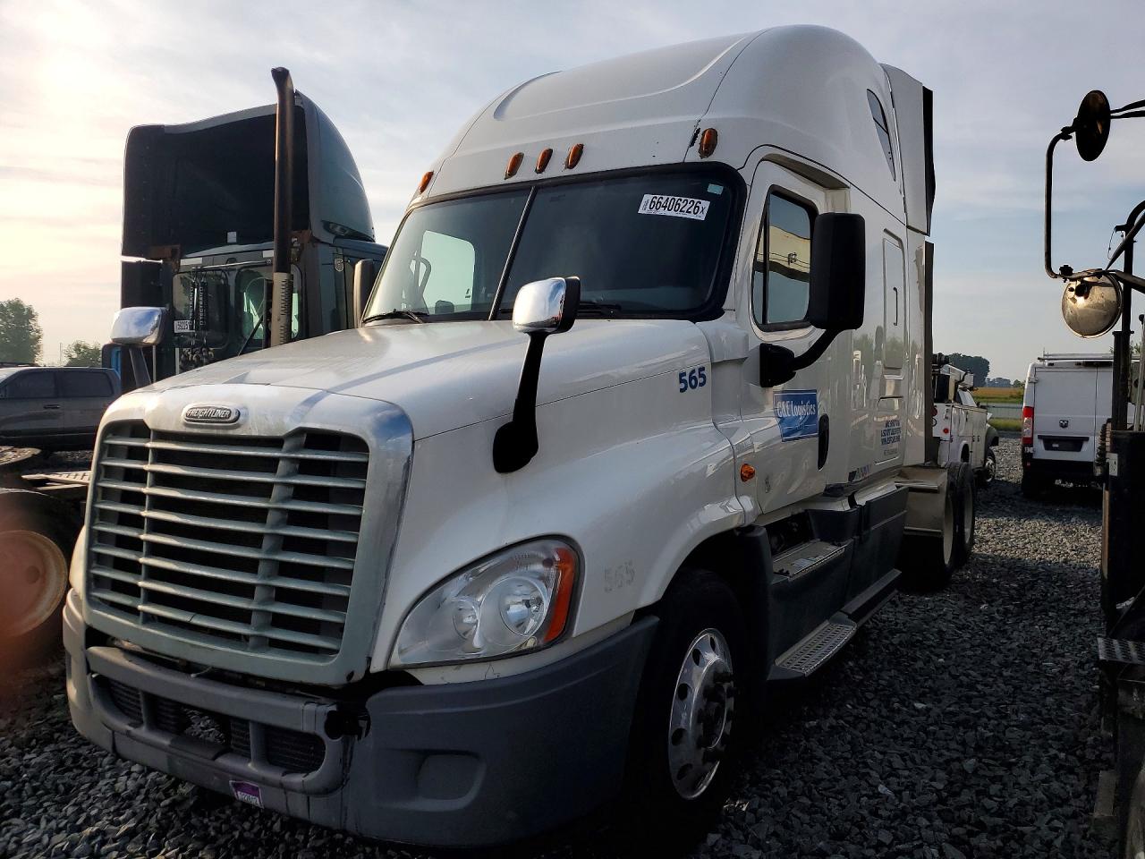 2014 FREIGHTLINER ALL OTHER CASCADIA SEMI TRUCK | 3AKJGLBG5ESFL8565 | UPCARS