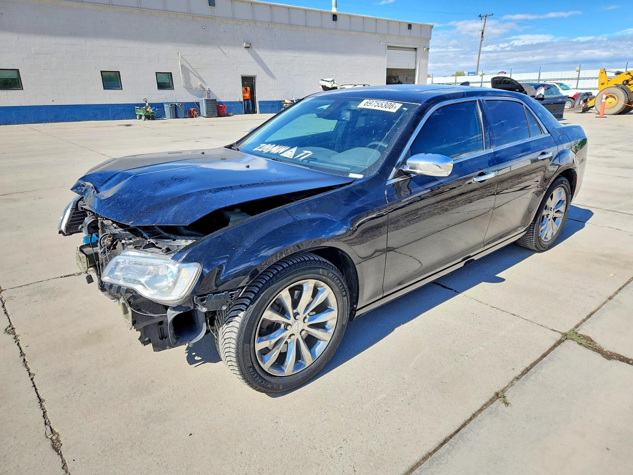 2019 CHRYSLER 300 LIMITED | 2C3CCAKG0KH560320 | UPCARS
