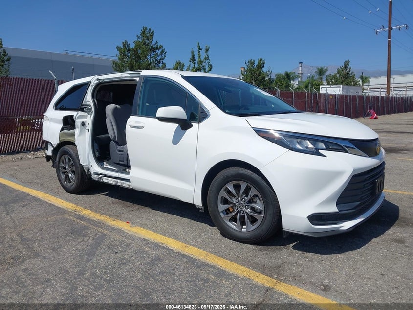 2021 TOYOTA SIENNA LE | 5TDKRKEC7MS004496 | UPCARS