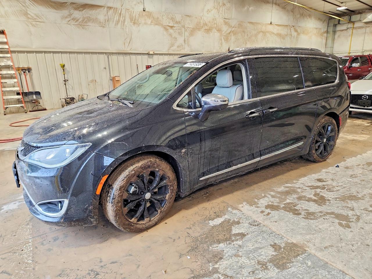 2017 CHRYSLER PACIFICA LIMITED | 2C4RC1GG4HR810725 | UPCARS