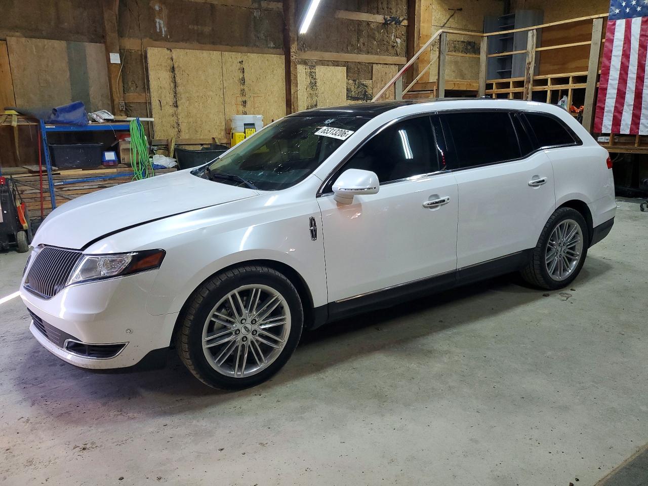 2016 LINCOLN MKT | 2LMHJ5AT3GBL03126 | UPCARS