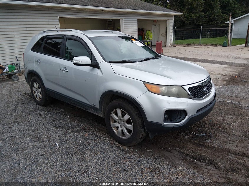2011 KIA SORENTO LX | 5XYKTCA18BG182407 | UPCARS