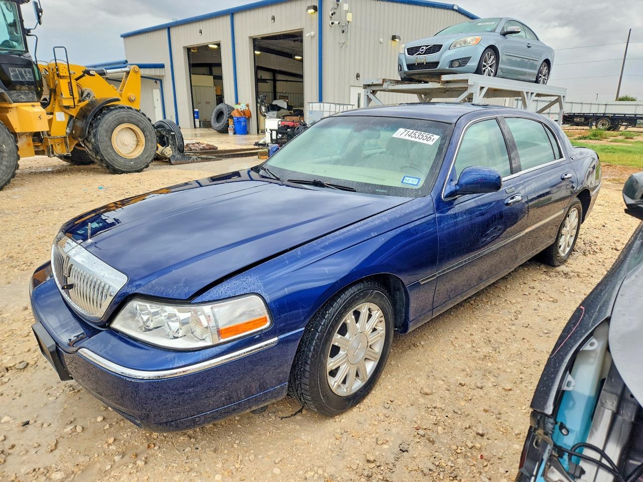 2009 LINCOLN TOWNCAR SIGNATURE LIMITED | 2LNHM82V89X621592 | UPCARS