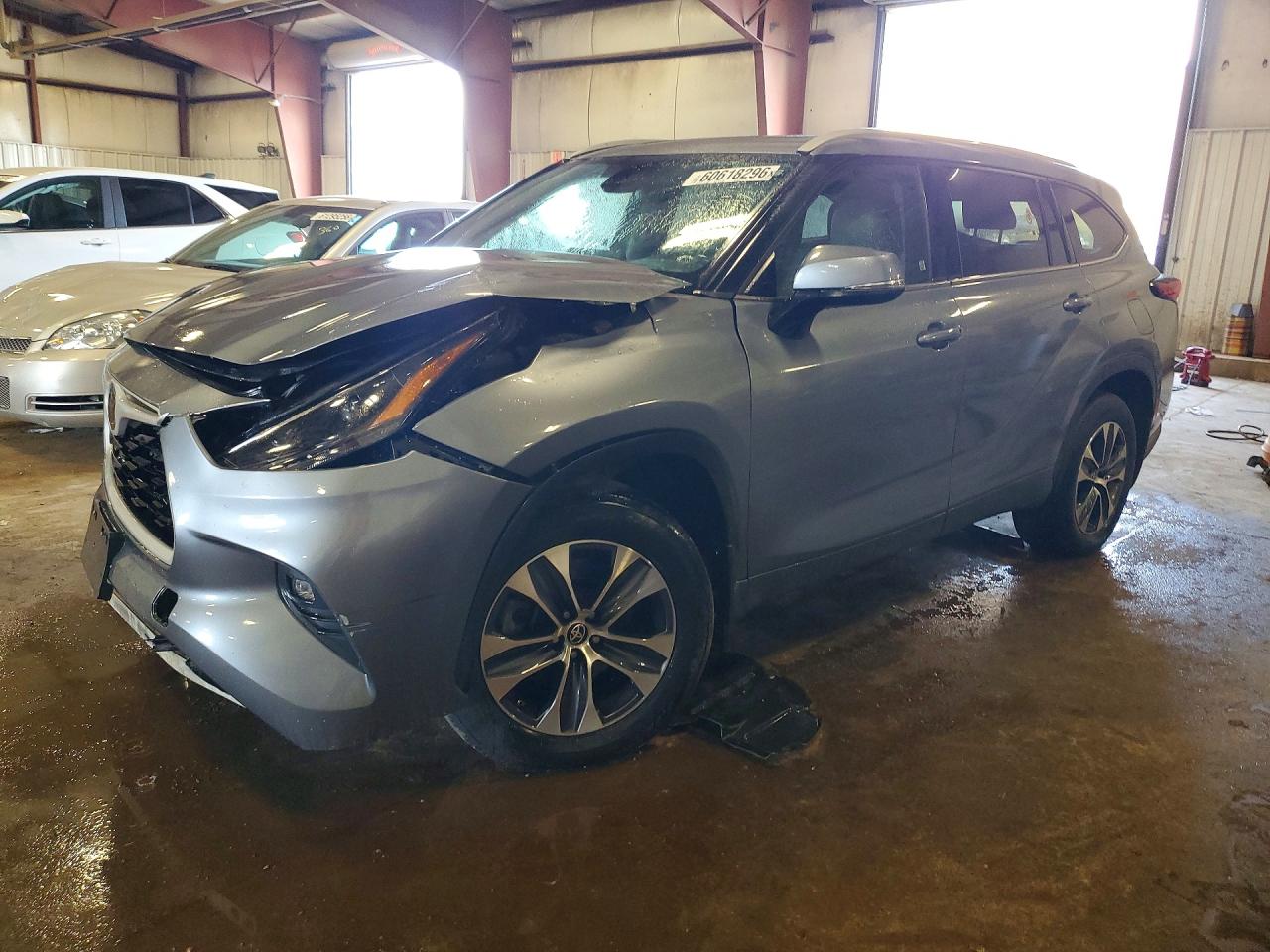 2022 TOYOTA HIGHLANDER XLE | 5TDGZRAH8NS093156 | UPCARS