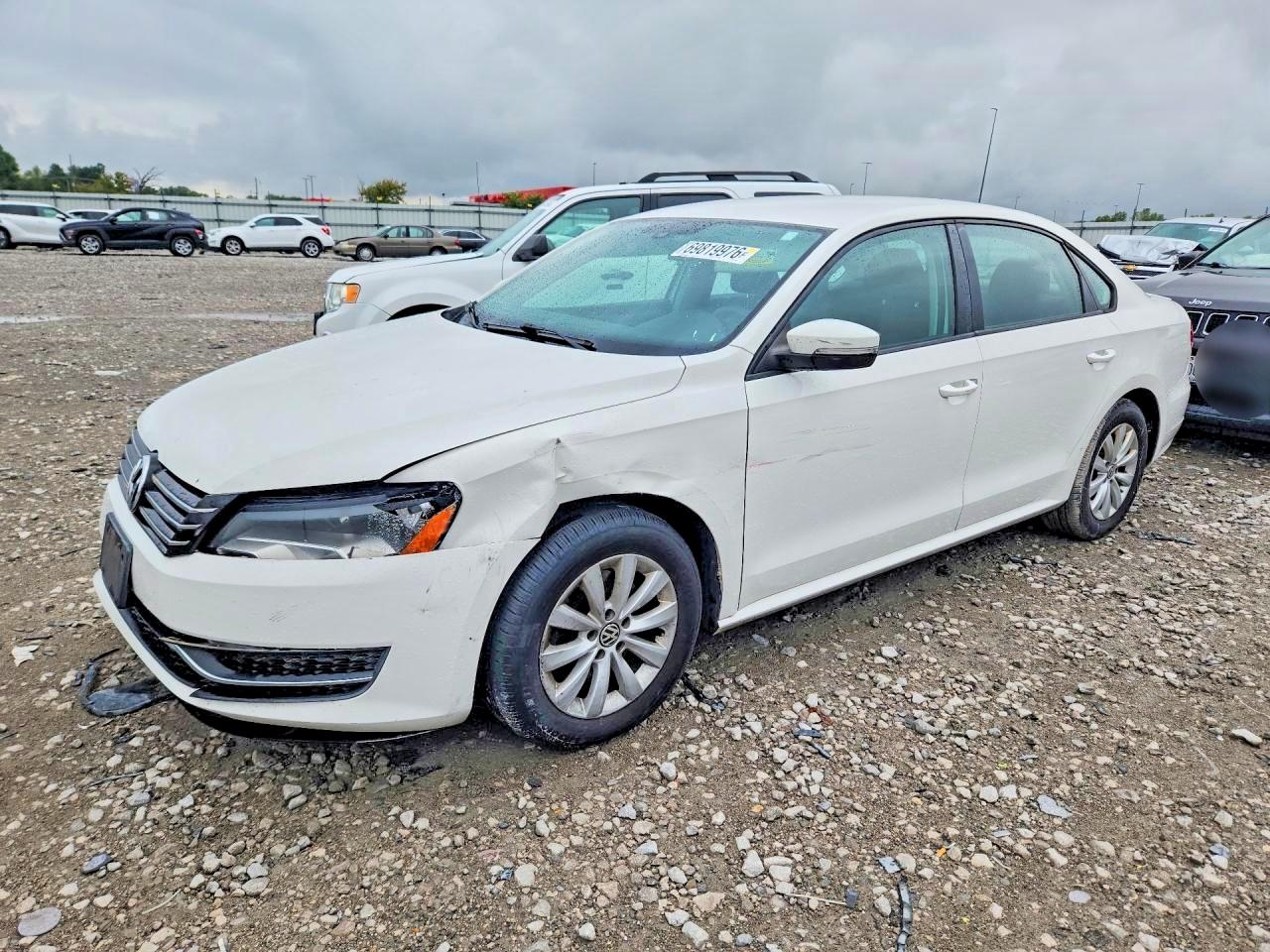 2013 VOLKSWAGEN PASSAT S | 1VWAH7A33DC057843 | UPCARS