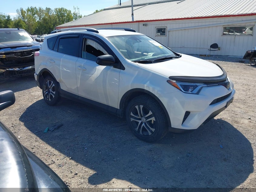 2018 TOYOTA RAV4 LE | JTMBFREV2JJ745747 | UPCARS
