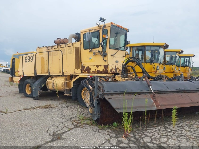 2000 OSHKOSH MOTOR TRUCK CO. CHASSIS H | 10TBFPY11YS067490 | UPCARS