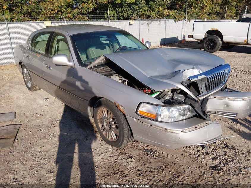 2009 LINCOLN TOWN CAR SIGNATURE LIMITED | 2LNHM82V59X605902 | UPCARS