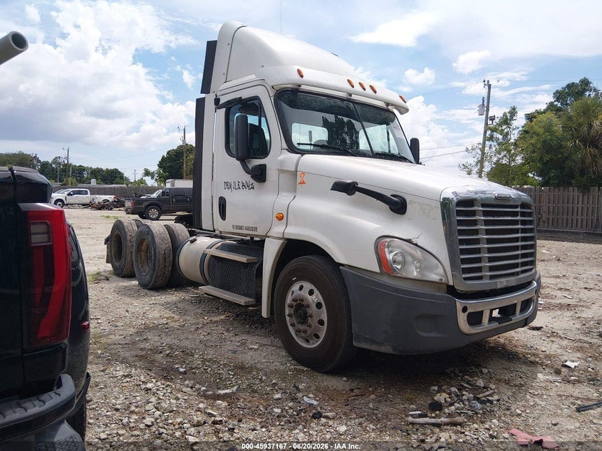 2015 FREIGHTLINER CASCADIA 125 | 3AKJGEBG0FSGB2421 | UPCARS