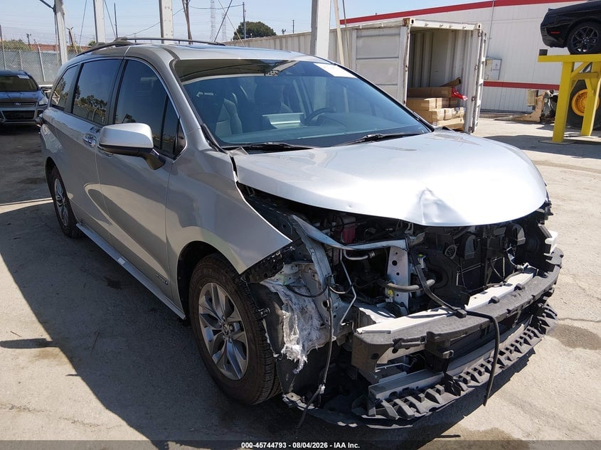 2021 TOYOTA SIENNA XLE | 5TDJRKEC1MS006255 | UPCARS