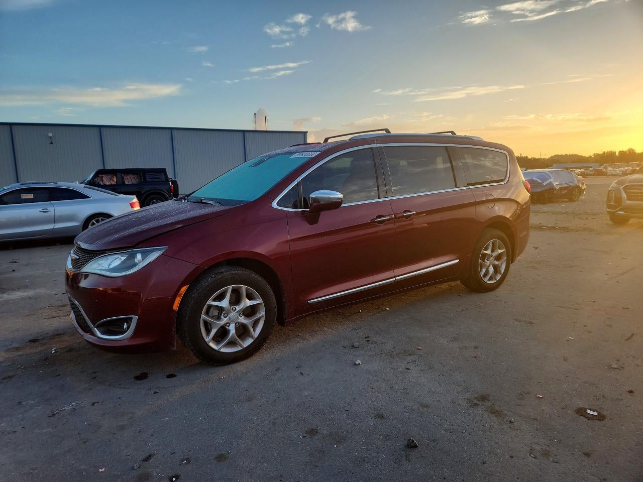 2017 CHRYSLER PACIFICA LIMITED | 2C4RC1GG3HR620382 | UPCARS