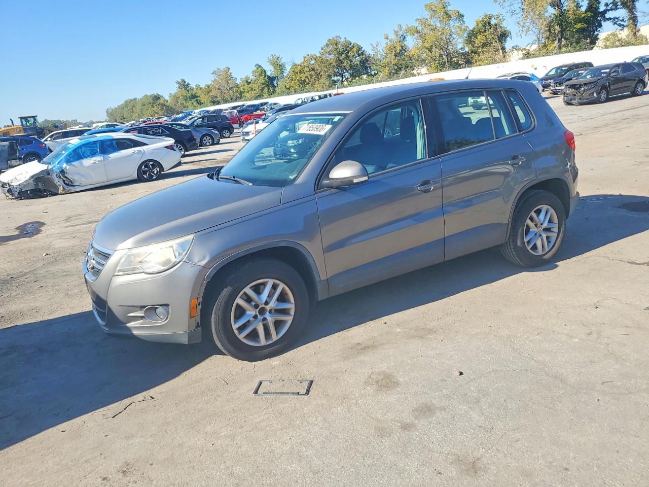 2011 VOLKSWAGEN TIGUAN S | WVGAV7AX7BW521710 | UPCARS