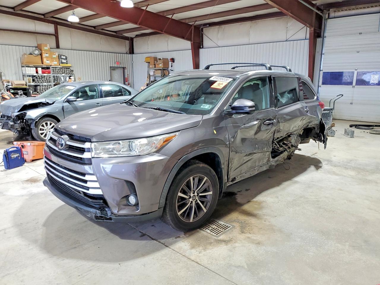 2019 TOYOTA HIGHLANDER XLE | 5TDJZRFH6KS988459 | UPCARS